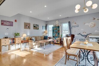 104 Holland St in Somerville, MA - Building Photo - Building Photo