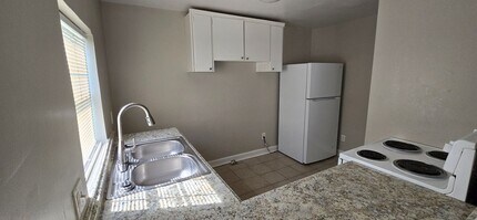 5930 Agnes Ave in Kansas City, MO - Building Photo - Building Photo