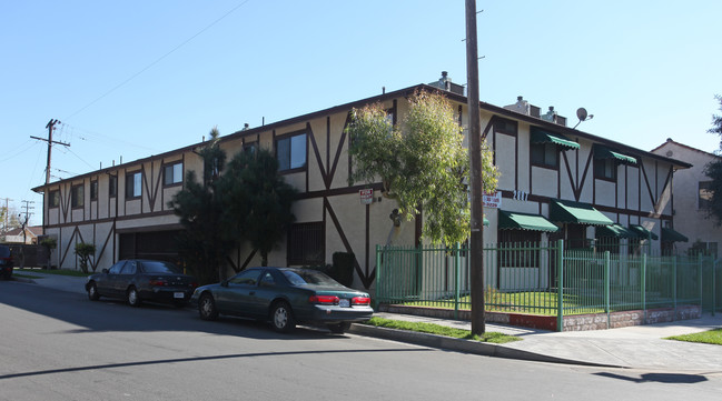 2887 W Avenue 35 in Los Angeles, CA - Foto de edificio - Building Photo