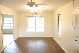 403 Fairview Dr in Kerrville, TX - Building Photo - Building Photo