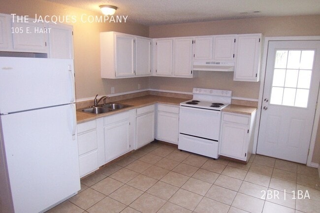 105 E Hart St in Clever, MO - Building Photo - Building Photo