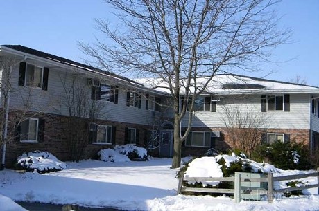 Honeysuckle Apartments in Hartford, WI - Building Photo - Building Photo