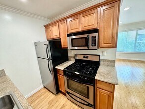 10876 Palms Blvd, Unit 02 in Los Angeles, CA - Foto de edificio - Building Photo