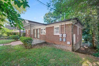 1156 Hubbard St SW in Atlanta, GA - Foto de edificio - Building Photo