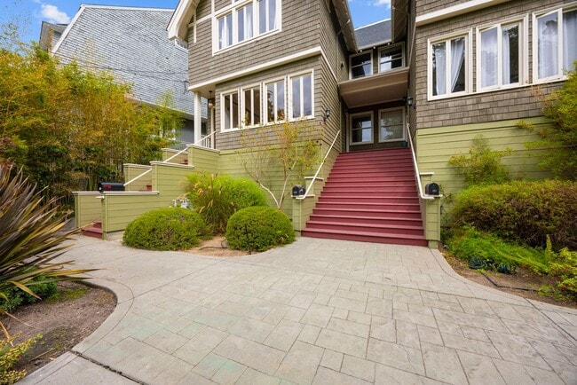557 El Dorado Ave in Oakland, CA - Foto de edificio - Building Photo