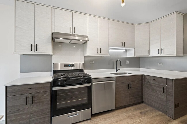 property at 2000 Bayside Dr
