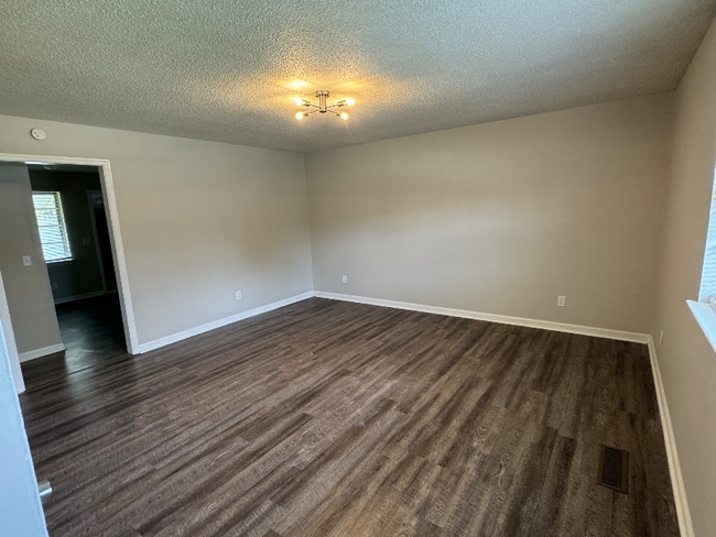 4706 Metro Park Ln in Hixson, TN - Building Photo - Building Photo