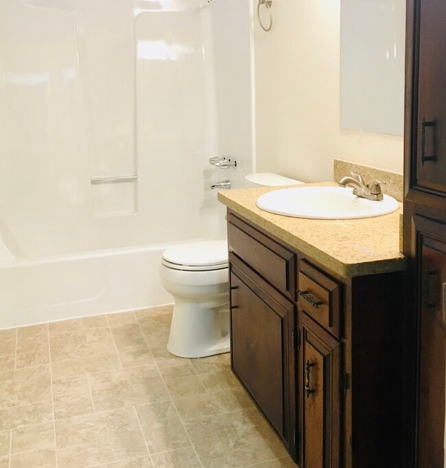 209 Wright Ln in Lakeport, CA - Building Photo - Building Photo