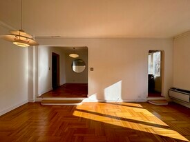 255 W 23rd St, Unit 6GW in New York, NY - Building Photo