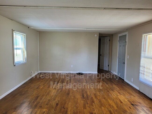 432 Pocahontas St W in Rupert, WV - Building Photo - Building Photo