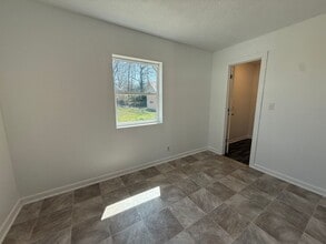 2346 N Kellett Ave in Springfield, MO - Building Photo - Building Photo