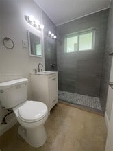 7385 S Waterway Dr in Miami, FL - Building Photo - Building Photo