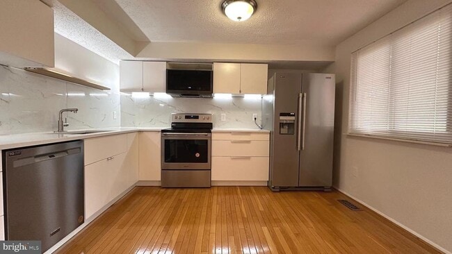 13566 Bentley Cir in Woodbridge, VA - Building Photo - Building Photo