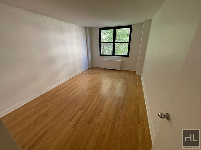 EAST 49 STREET, Unit 4S in New York, NY - Foto de edificio - Building Photo