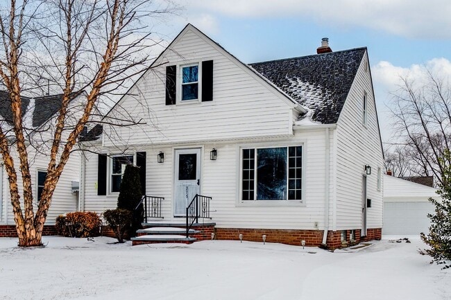 375 E 324th St in Willowick, OH - Building Photo - Building Photo