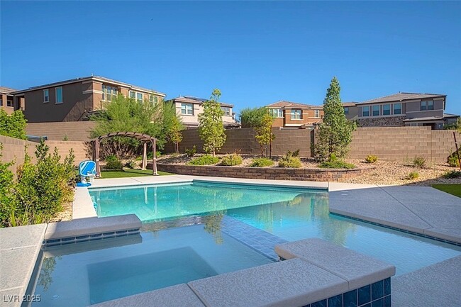 property at 829 Riverlawn Pl