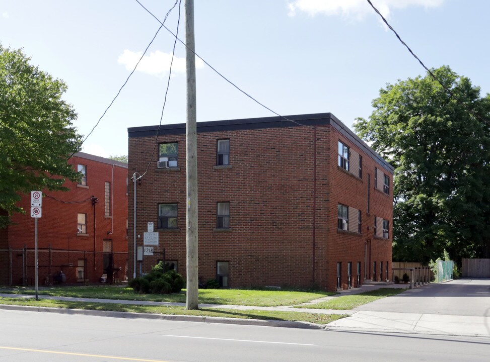 1218 Fennell Ave E in Hamilton, ON - Building Photo