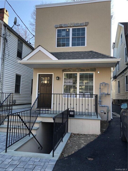 268 W 261st St in Bronx, NY - Building Photo