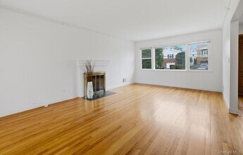 73 Ewart St in Scarsdale, NY - Building Photo - Building Photo