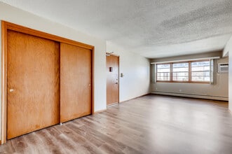 Humboldt Square in Brooklyn Center, MN - Building Photo - Building Photo
