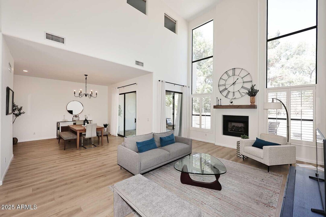 333 N Pennington Dr in Chandler, AZ - Building Photo