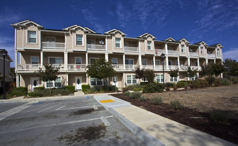 325-395 Gurries Dr in Gilroy, CA - Foto de edificio - Building Photo