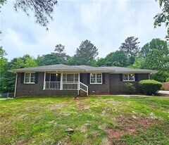 4149 Connor Dr in Ellenwood, GA - Building Photo