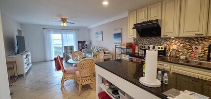 2724 Garden Dr S, Unit 310 in Lake Worth Beach, FL - Building Photo - Building Photo