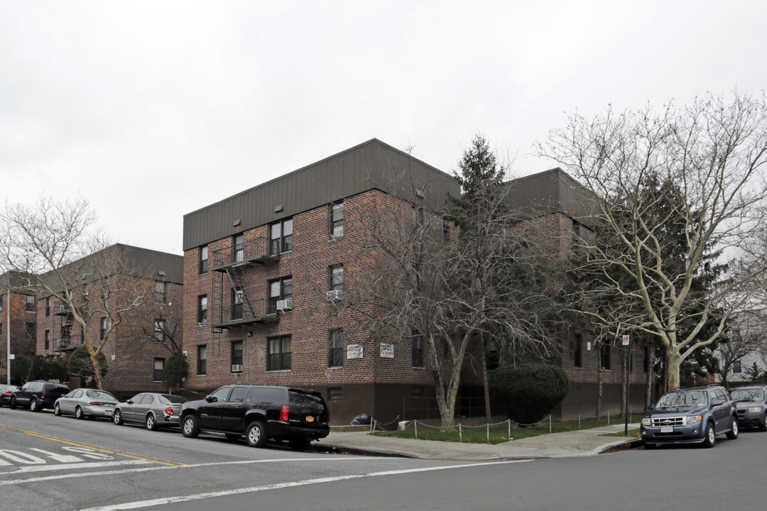 1808 21st Ave in Long Island City, NY - Building Photo