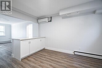 2161 Ghent Ave in Burlington, ON - Building Photo - Building Photo