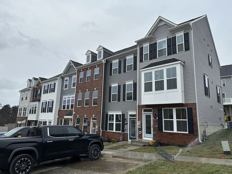 128 Woodgate Cir in Pasadena, MD - Building Photo