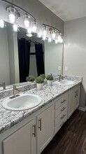 Varia at Oakcrest in Columbia, SC - Building Photo - Building Photo