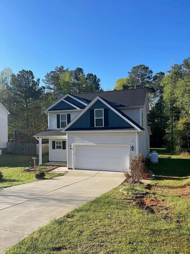 549 Tucks Ct in Sanford, NC - Foto de edificio - Building Photo