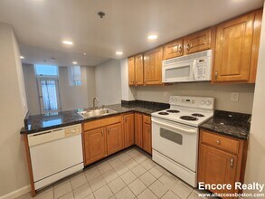 52 Queensberry St, Unit 11Q-29 in Boston, MA - Building Photo - Building Photo
