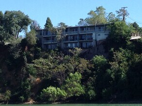 1046 Continental St, Unit 4 in Redding, CA - Foto de edificio - Building Photo
