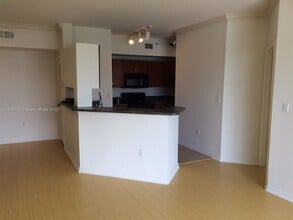 9172 Collins Ave, Unit 402 in Surfside, FL - Building Photo - Building Photo