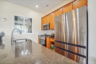 3 Greenwich Dr in Jersey City, NJ - Building Photo - Building Photo