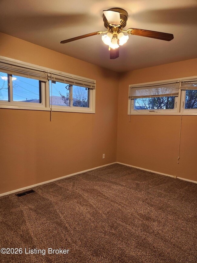 3413 Calais Dr in Jeffersontown, KY - Foto de edificio - Building Photo