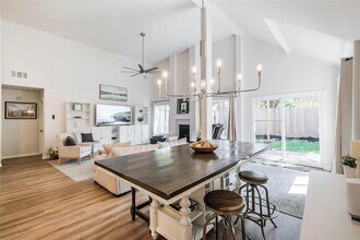1565 Beaconshire in Houston, TX - Building Photo - Building Photo