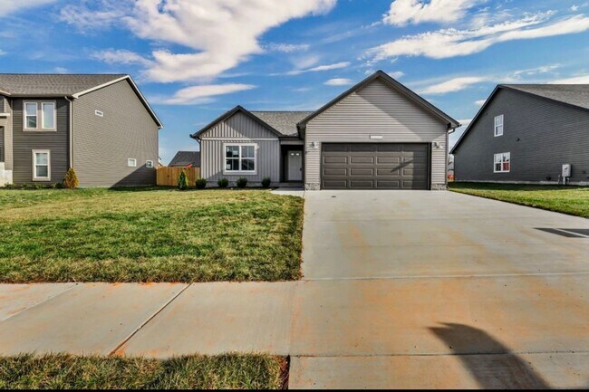 207 Donegal Dr in Clarksville, TN - Building Photo - Building Photo