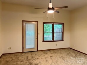 125 Hillcrest Dr in Lincolnton, NC - Foto de edificio - Building Photo