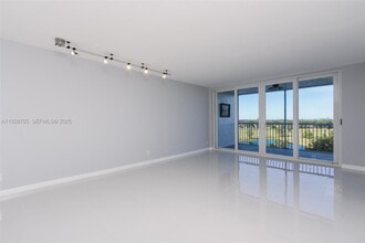 3090 N Course Dr in Pompano Beach, FL - Building Photo - Building Photo
