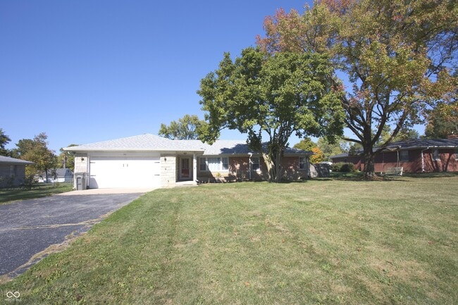 150 E Beechwood Ln in Indianapolis, IN - Building Photo - Building Photo