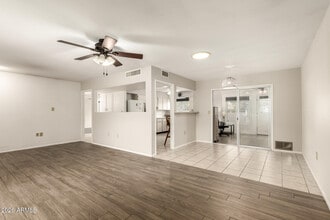 10431 W Tumblewood Dr in Sun City, AZ - Building Photo - Building Photo