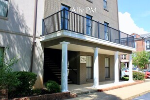 725 Walker Square in Charlottesville, VA - Building Photo