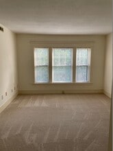 58 Edwards St, Unit 202 in Springfield, MA - Foto de edificio - Building Photo