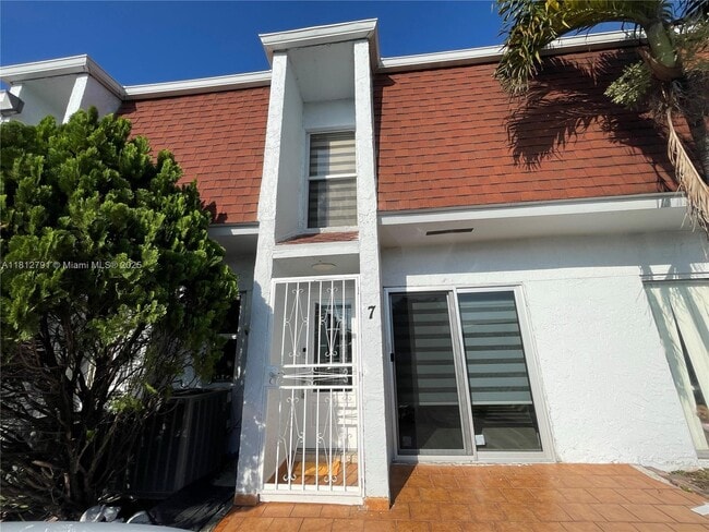 510 NW 107th Ave in Miami, FL - Building Photo - Building Photo