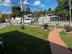 230 NW 25th Ave in Miami, FL - Building Photo - Building Photo