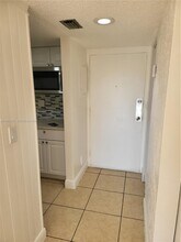 14611 N Kendall Dr in Miami, FL - Building Photo - Building Photo