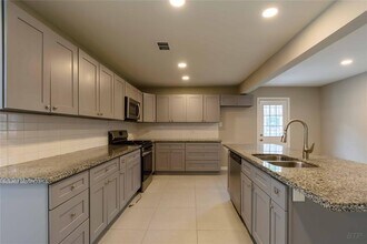 126 Red Ripple Rd in Houston, TX - Building Photo - Building Photo